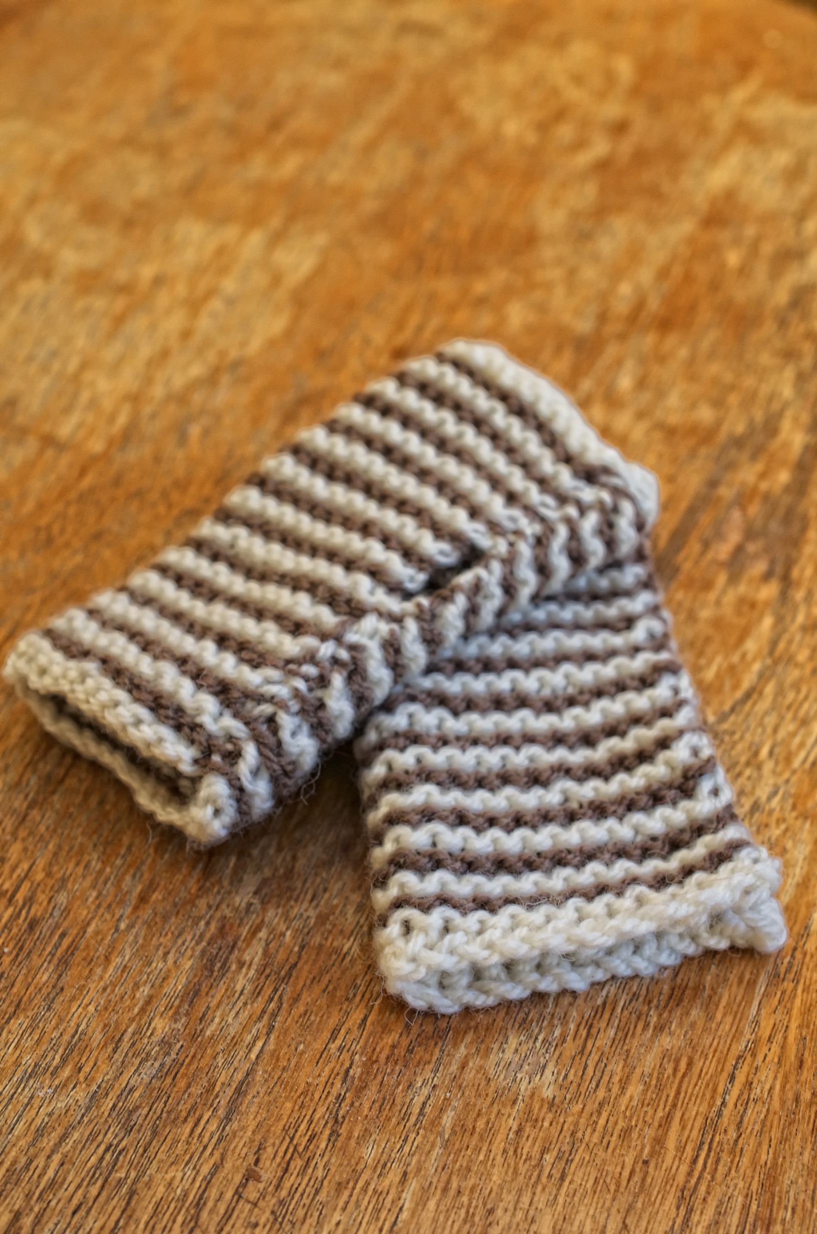 Beginner Knitting Kit HandWarmers Cream and Coffee Charlie